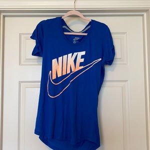 NIKE Loose Fit Athletic Shirt